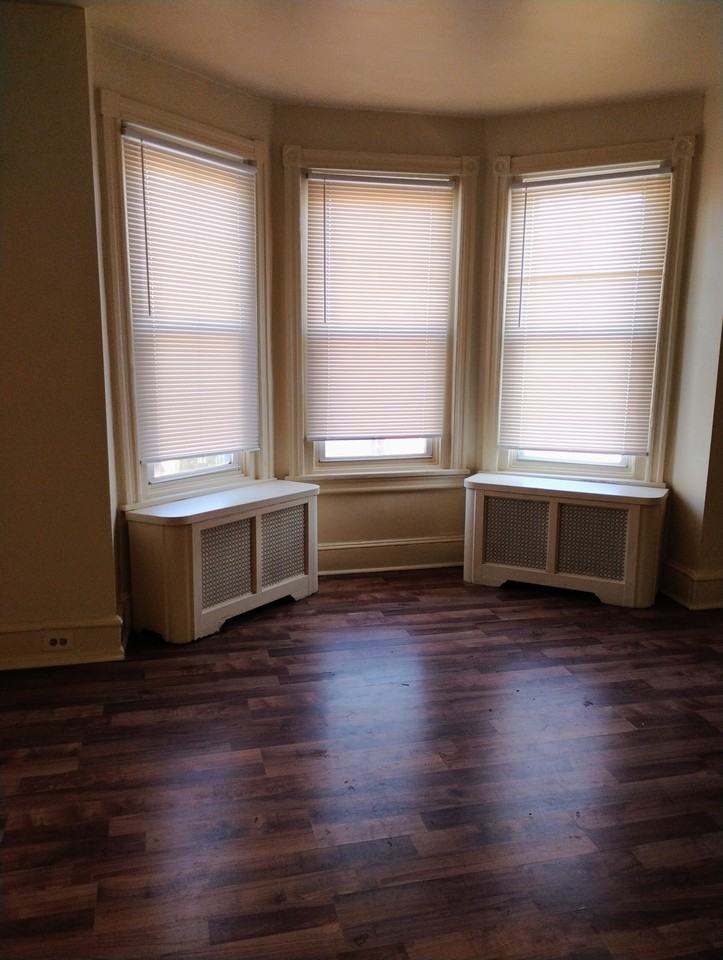 5202 Webster St #B - Photo 3 of 16