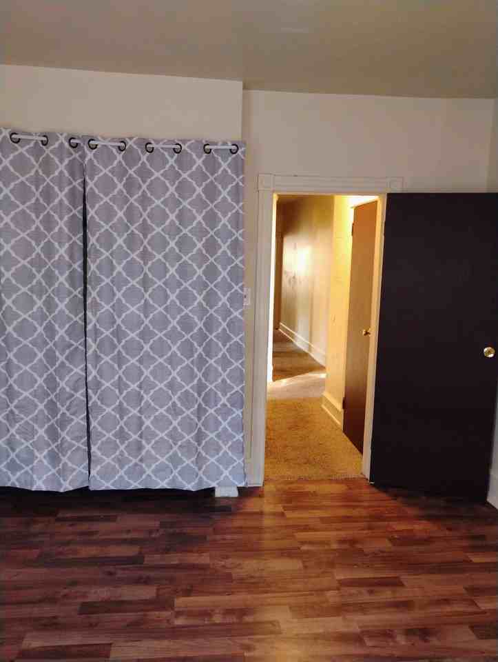 5202 Webster St #B - Photo 4 of 16