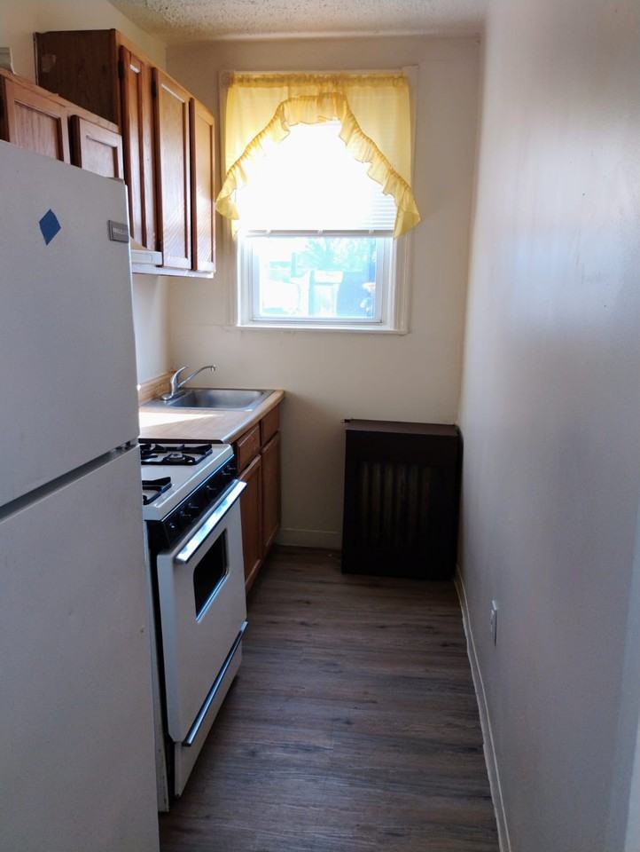 5202 Webster St #B - Photo 7 of 16