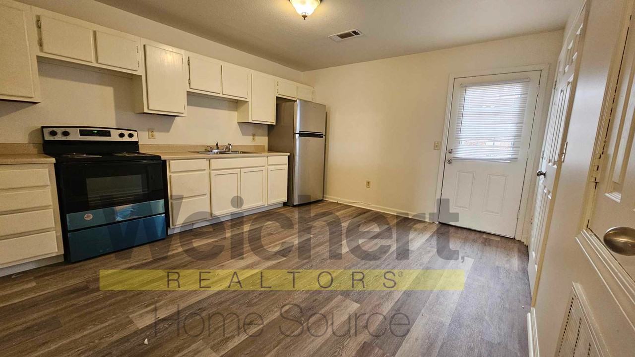 506 North 3rd Street #B - Photo 3 of 5