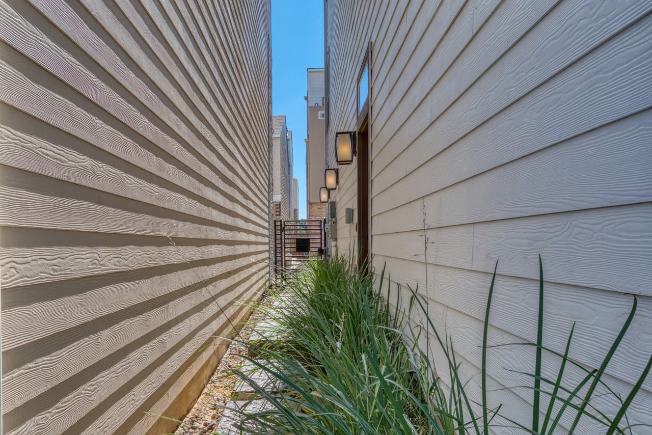 3839 Harry Wurzbach Road #1 - Photo 4 of 30