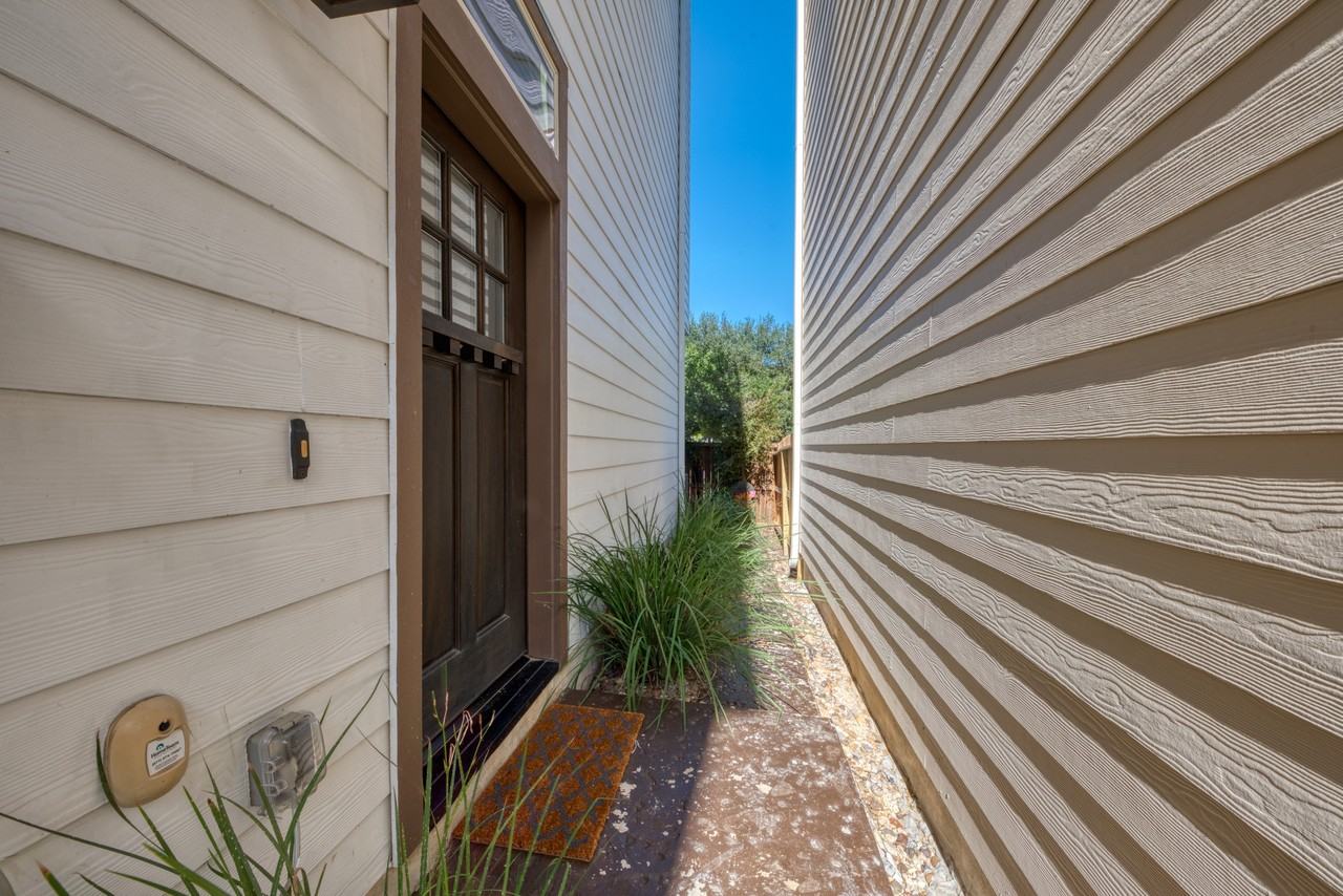 3839 Harry Wurzbach Road #1 - Photo 5 of 30