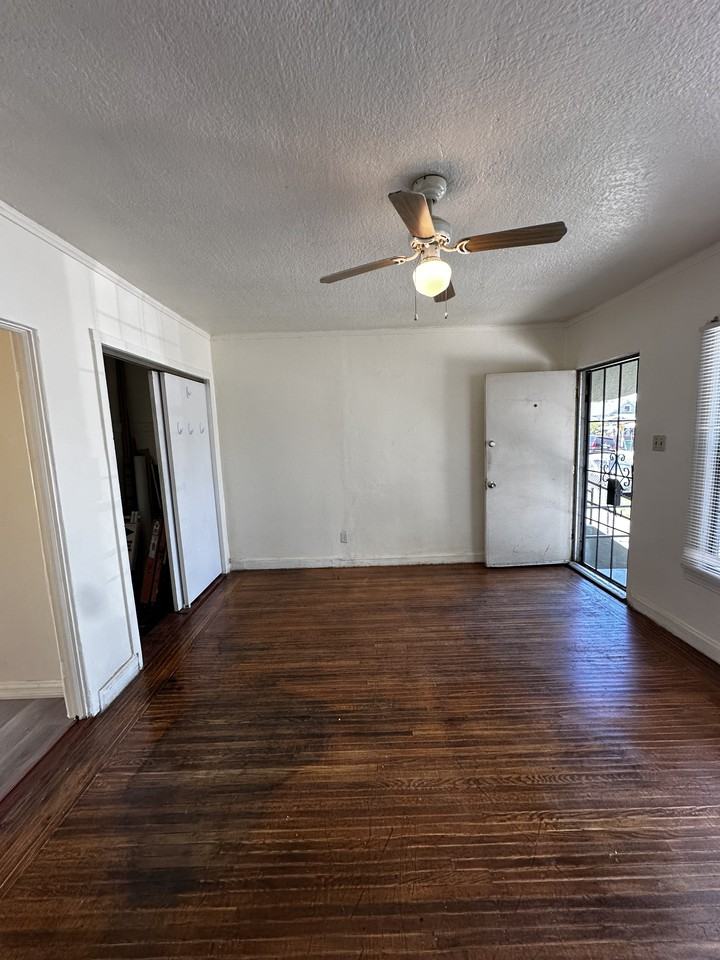 2032 2032 92nd Ave - 20362034 92nd Ave2036 92nd Ave #2036 - Photo 6 of 12