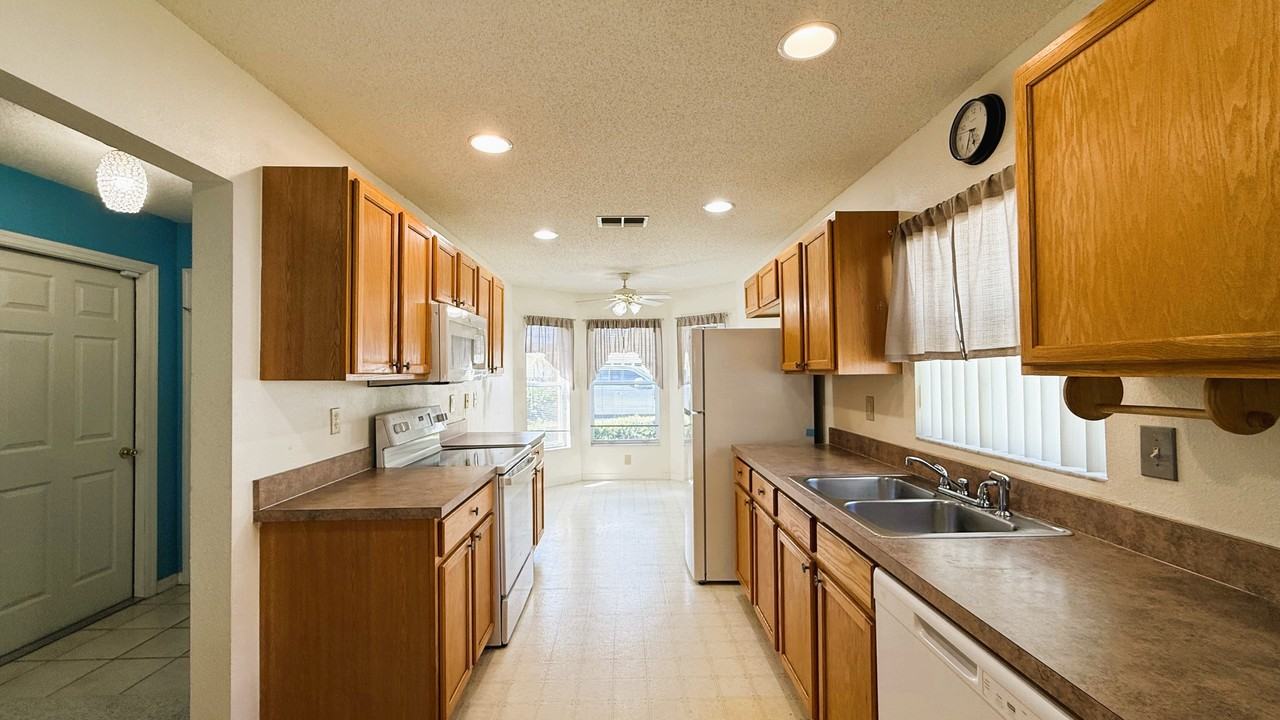 260 Lake Suzanne Drive #1 - Photo 3 of 11