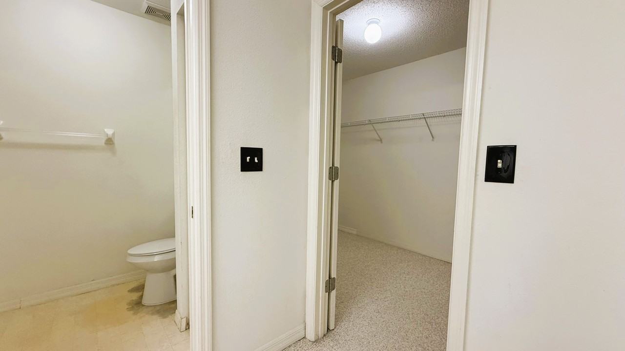 260 Lake Suzanne Drive #1 - Photo 7 of 11