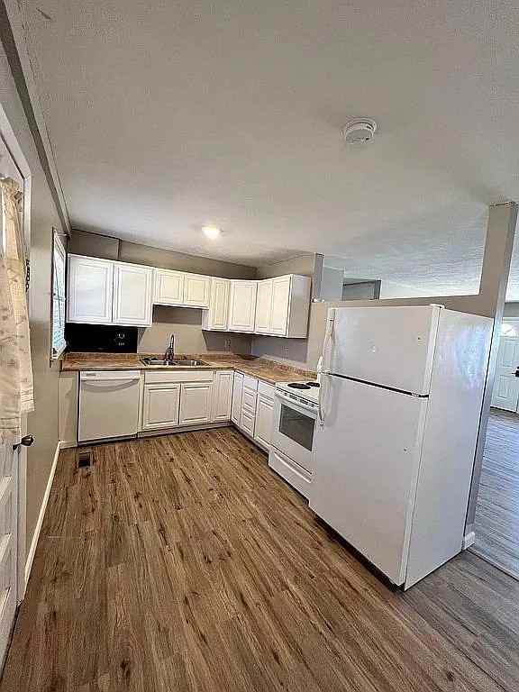 1416 Hartford Rd #1 - Photo 3 of 13