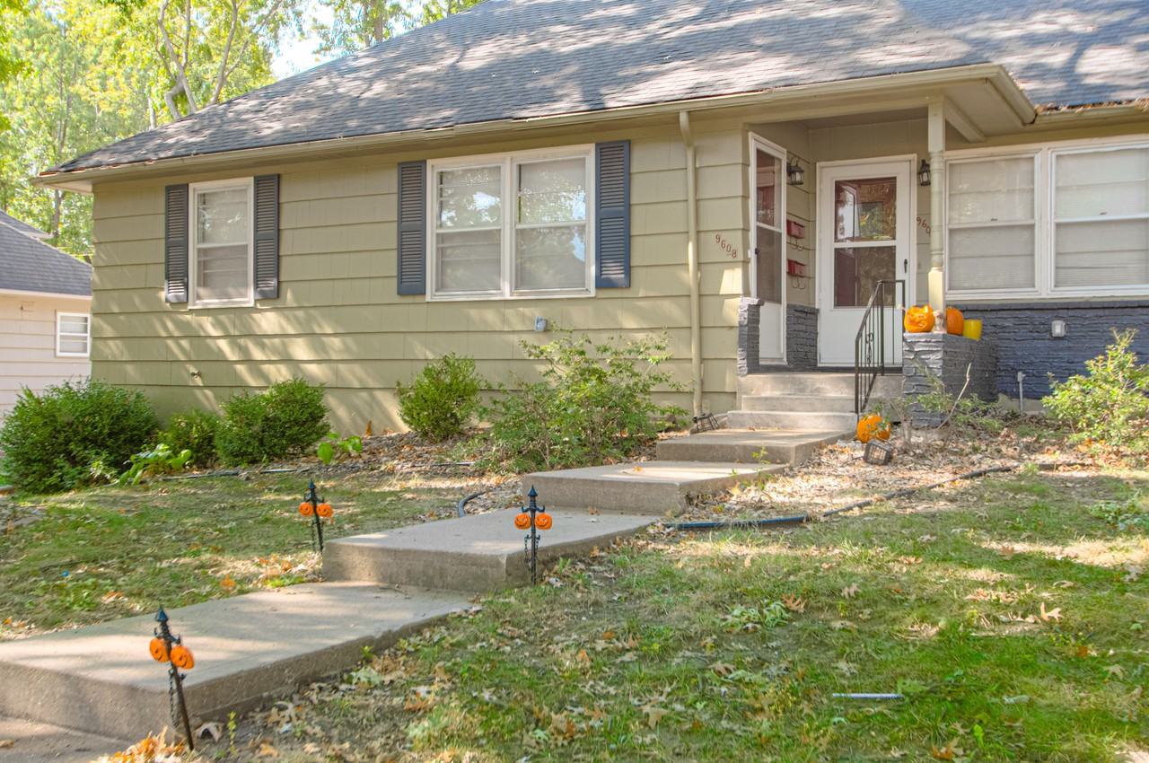 9608 Outlook Drive - Photo 3 of 23