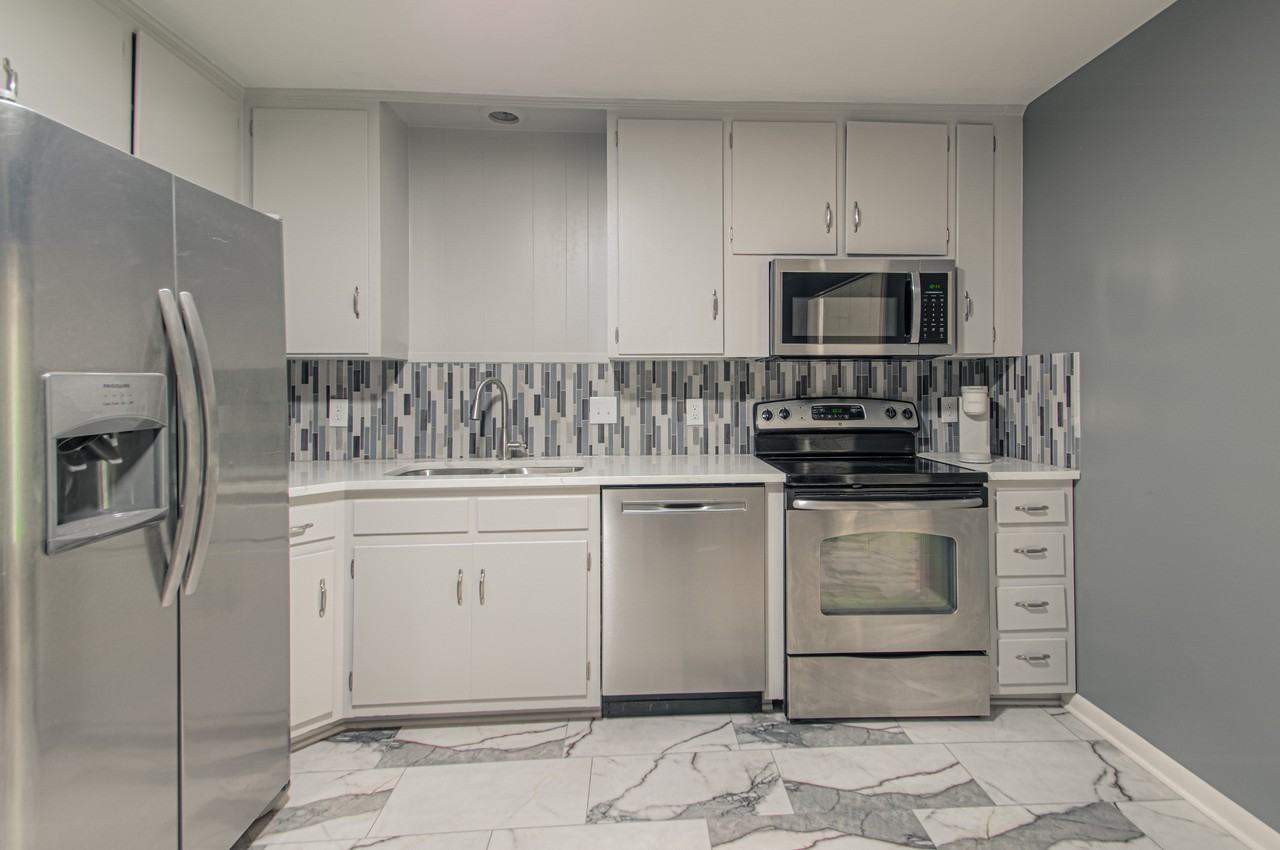 9608 Outlook Drive - Photo 6 of 23