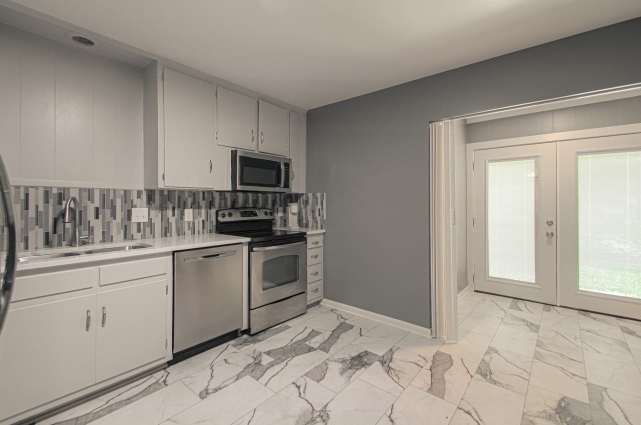 9608 Outlook Drive - Photo 7 of 23