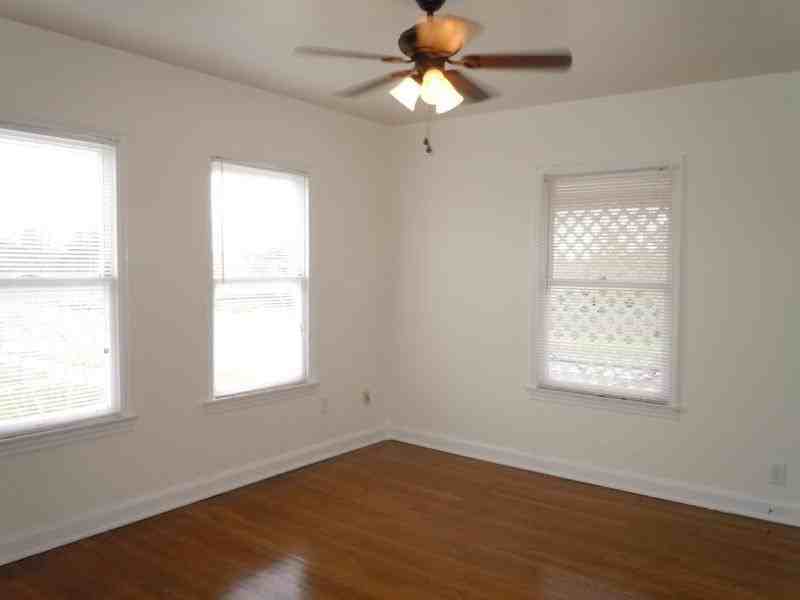 2814 S Alameda St - Photo 5 of 6