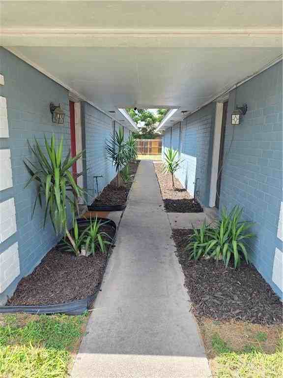 900 W Caffery Ave #4 - Photo 2 of 7