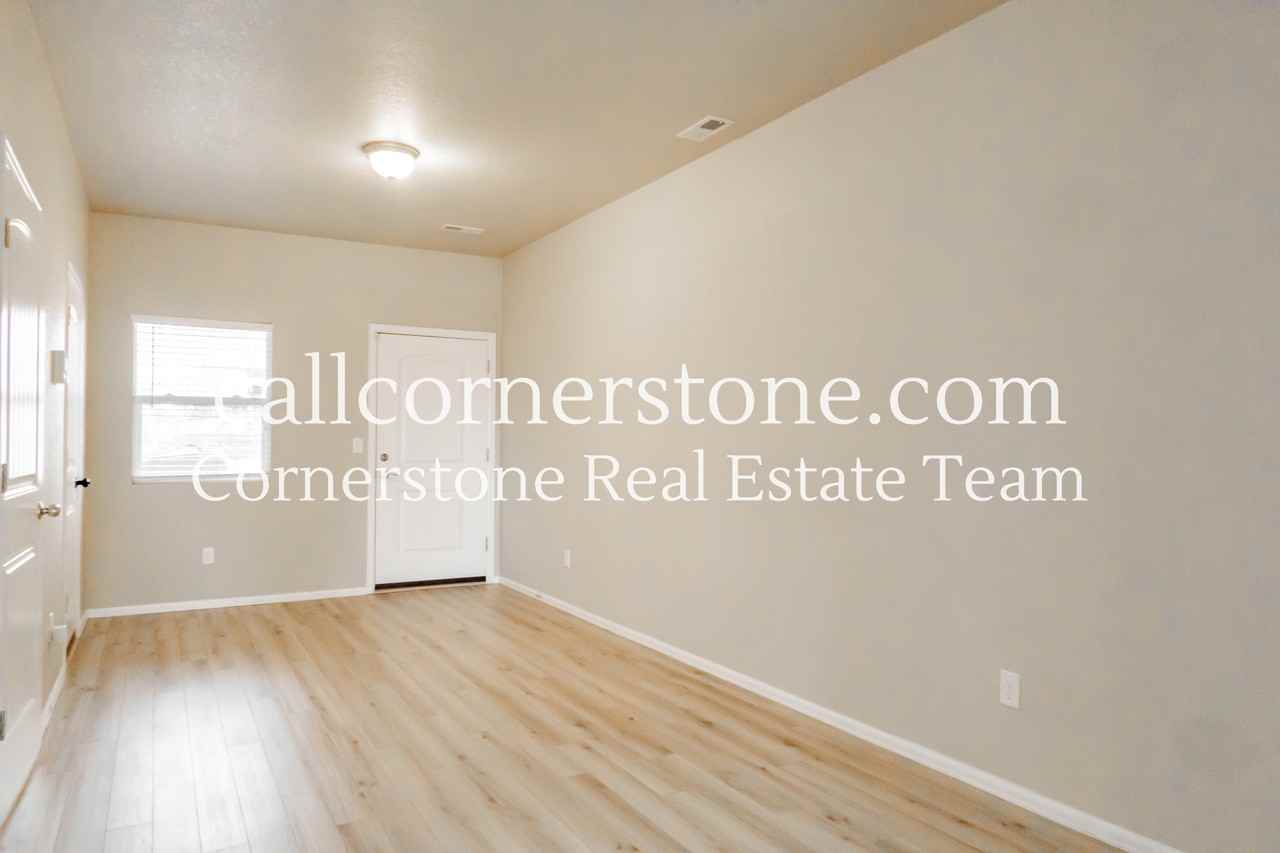 2307 Washo Cir #1 - Photo 4 of 28