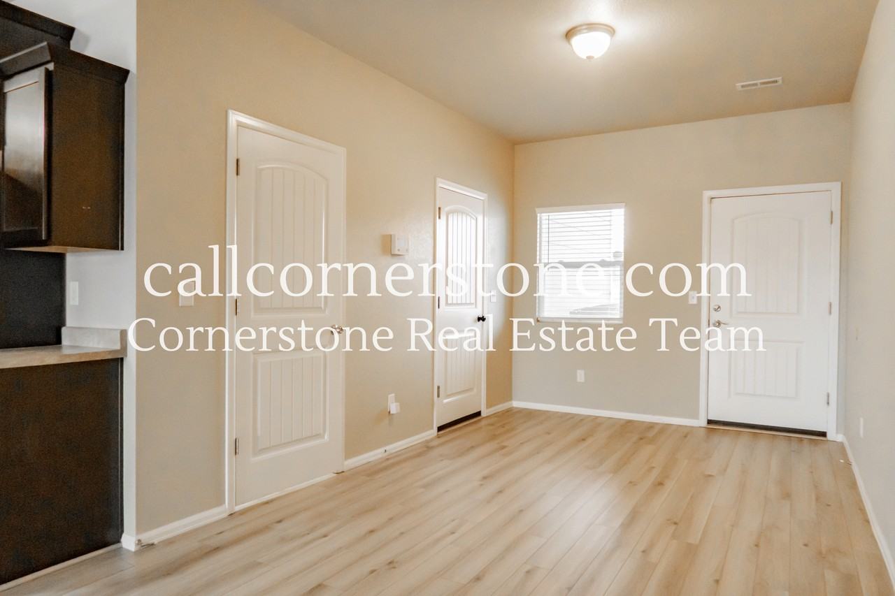 2307 Washo Cir #1 - Photo 5 of 28