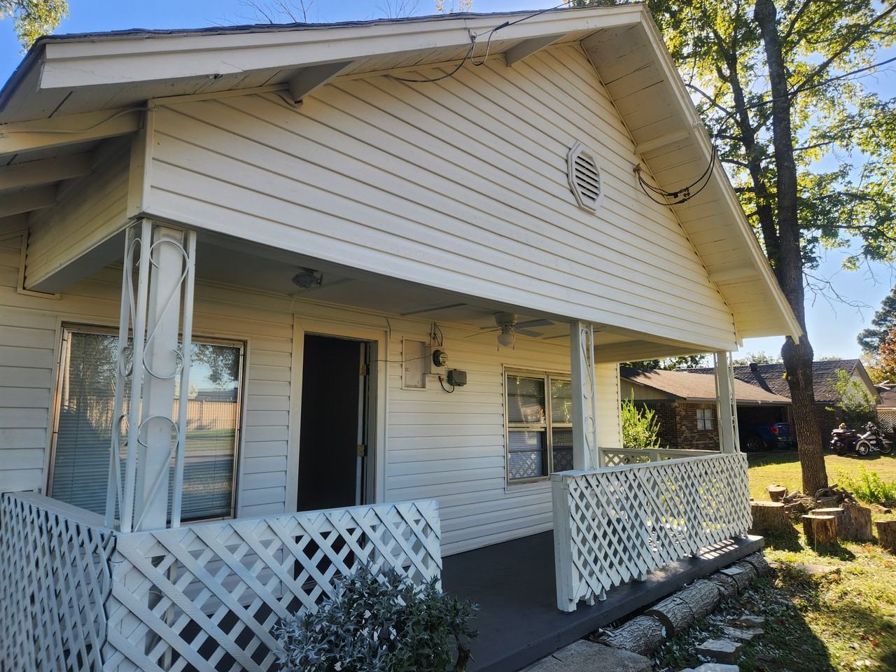 1116 East Academy Street #1 - Photo 2 of 15