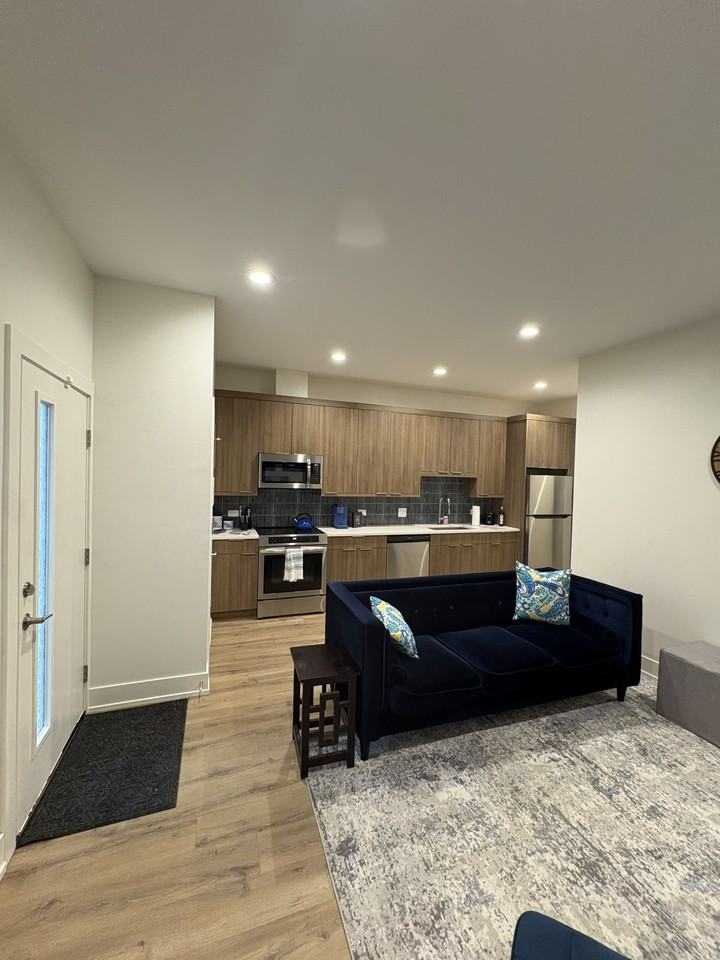 6317 South Rhodes Avenue #G - Photo 2 of 16