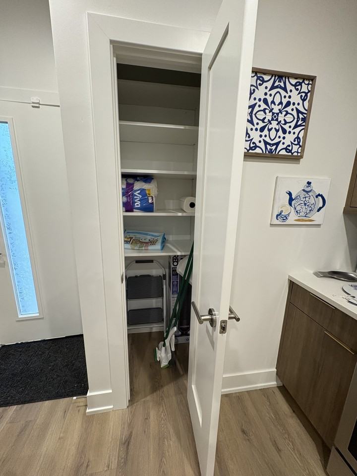 6317 South Rhodes Avenue #G - Photo 5 of 16