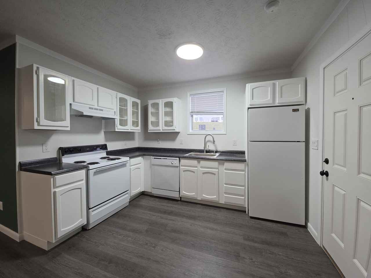 105 Becky Dr #1 - Photo 5 of 34