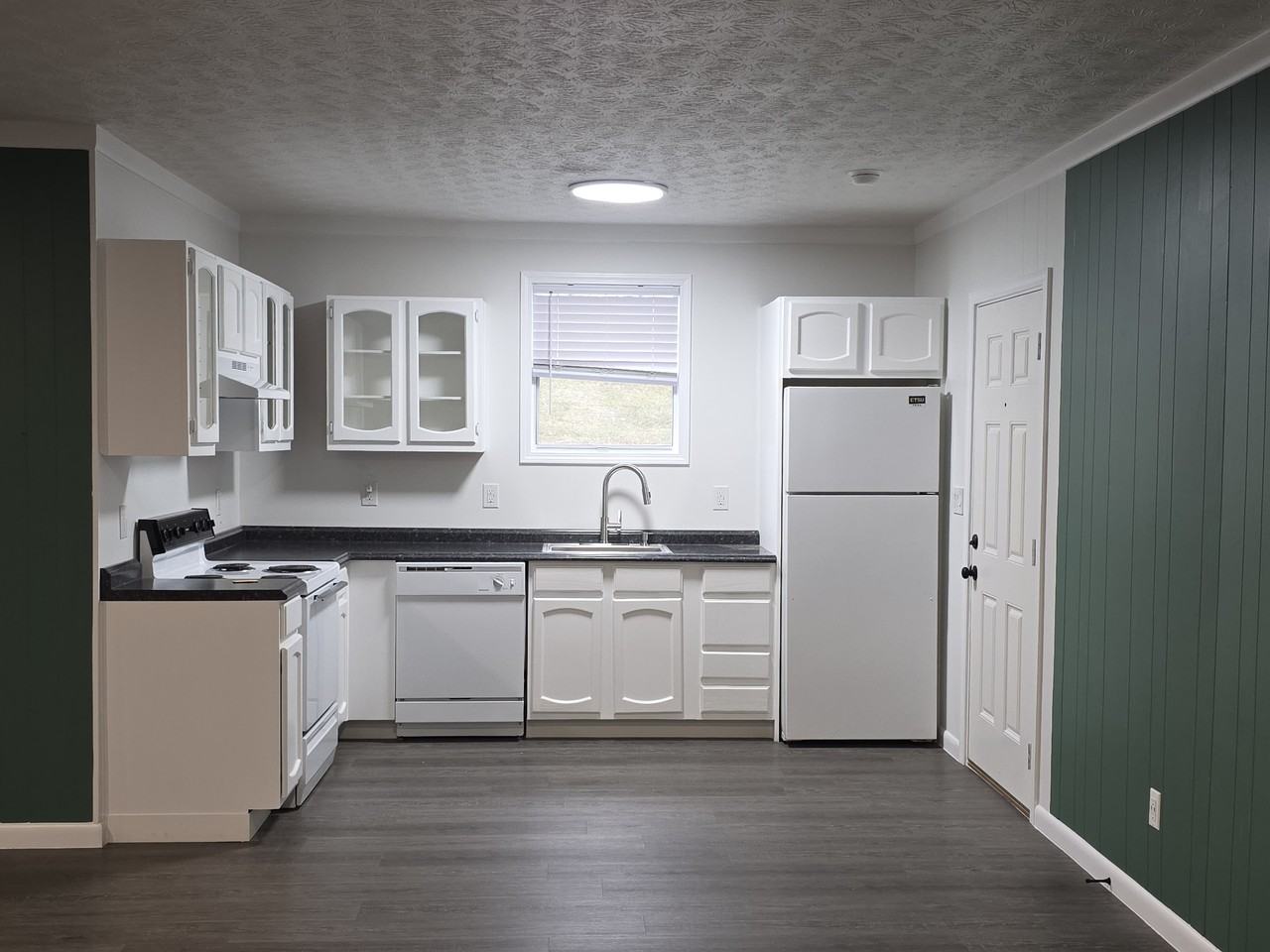 105 Becky Dr #1 - Photo 2 of 34