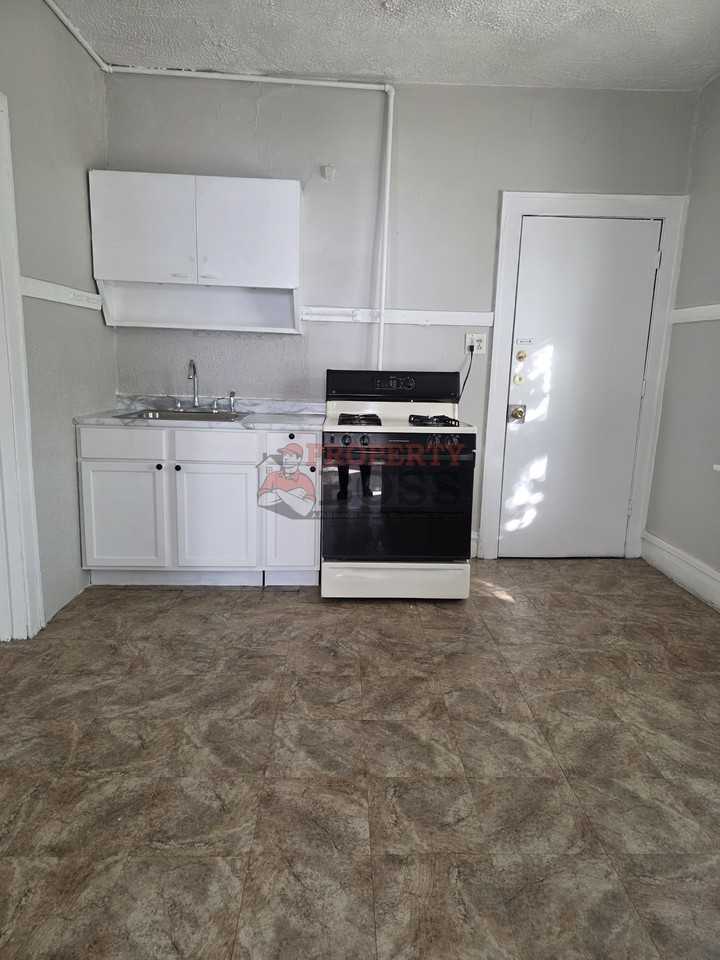 1086 Harrison Blvd #1 - Photo 4 of 6