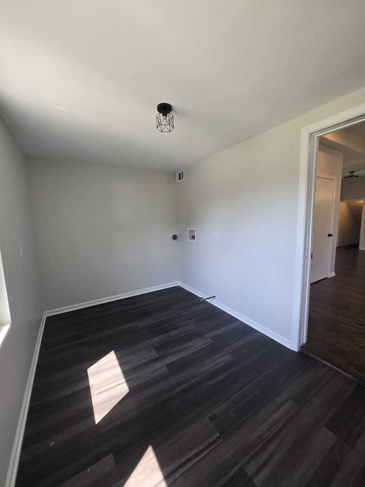 429 W 102nd Pl #1 - Photo 4 of 11