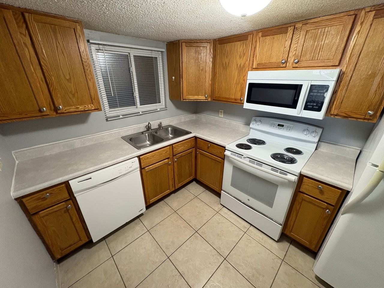 3300 Huntington - Photo 6 of 14