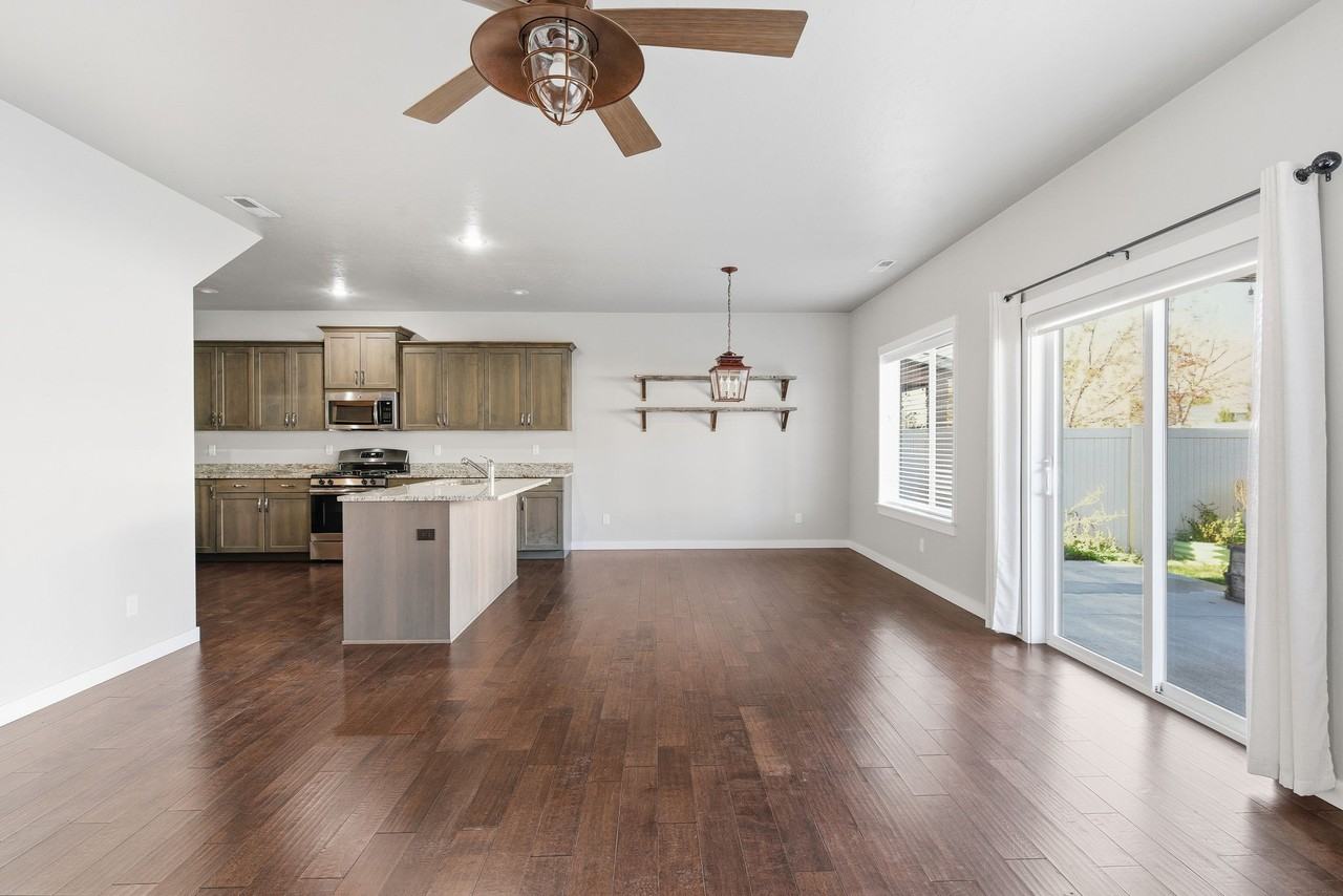 9138 West Tillamook Drive #1 - Photo 5 of 38