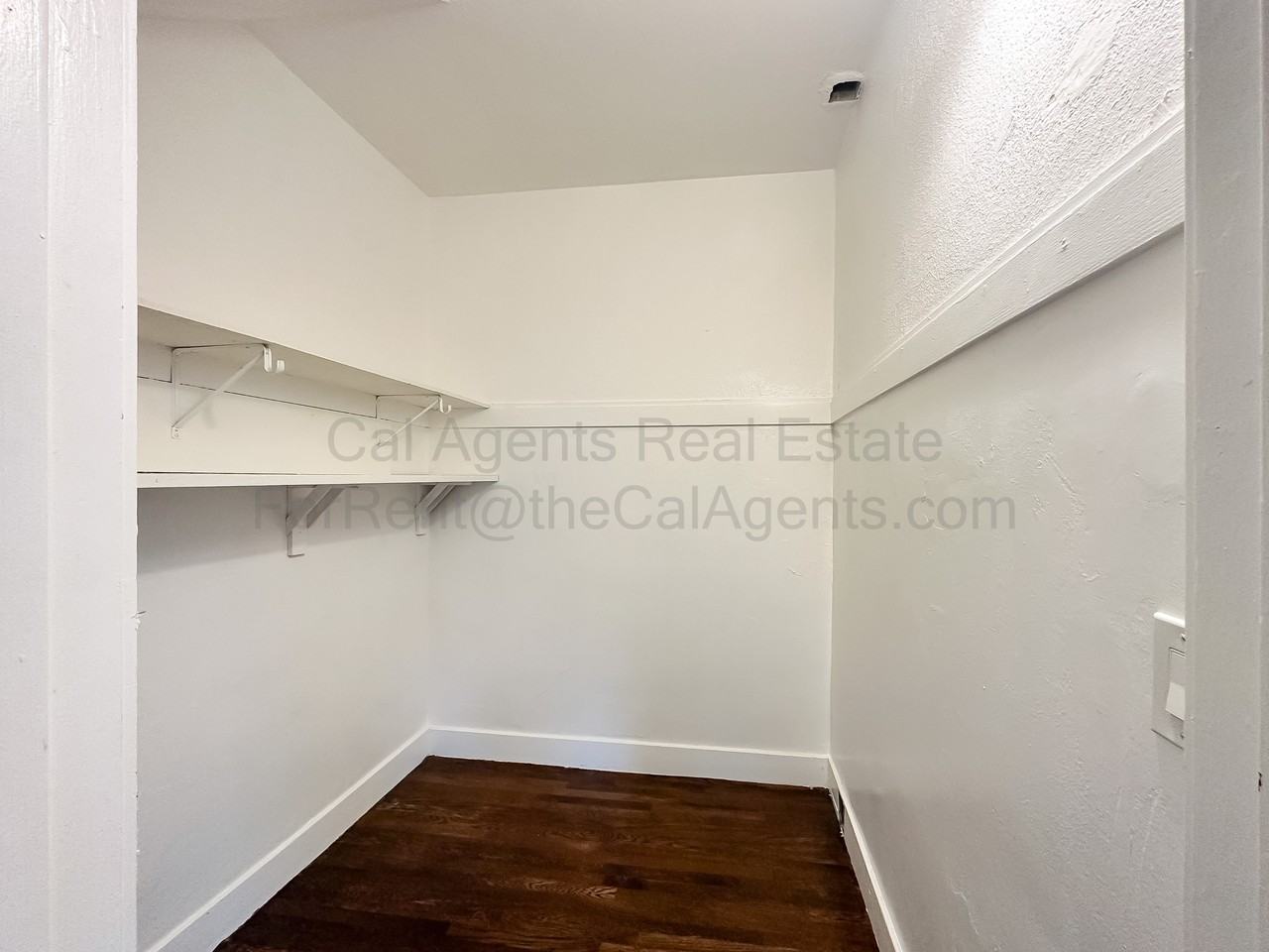 5825 Genoa St #4 - Photo 5 of 10