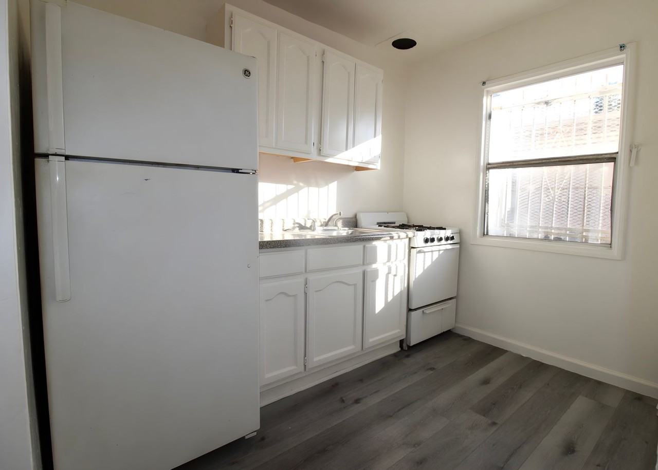 10019 S. Hoover St. - Photo 2 of 7