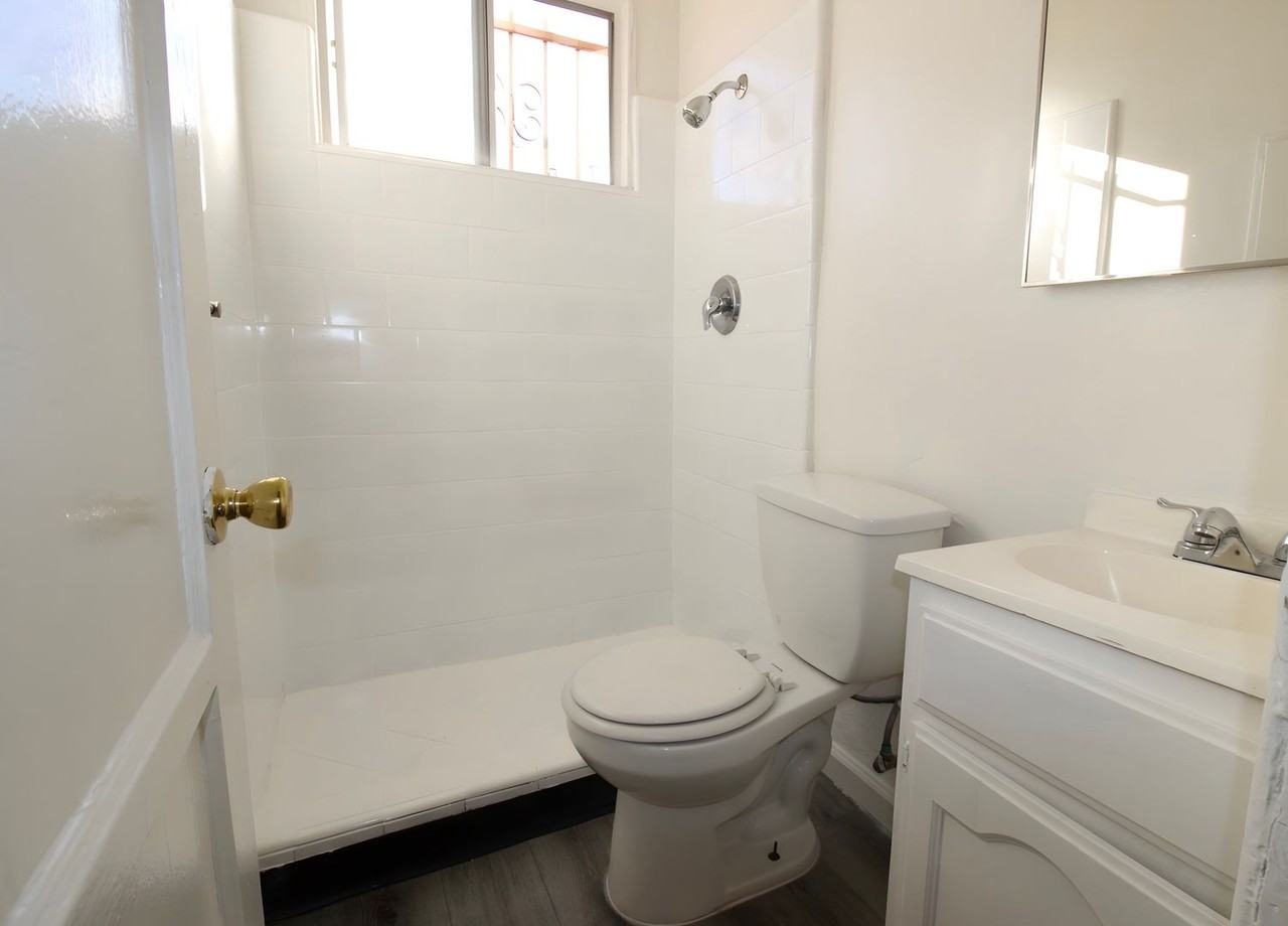 10019 S. Hoover St. - Photo 3 of 7