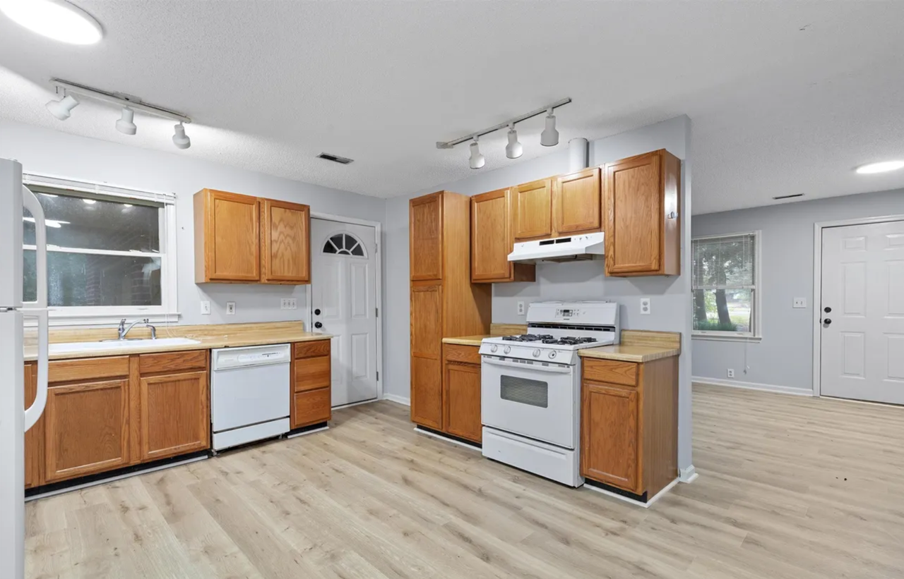 3972 Sullivan St #1 - Photo 5 of 19