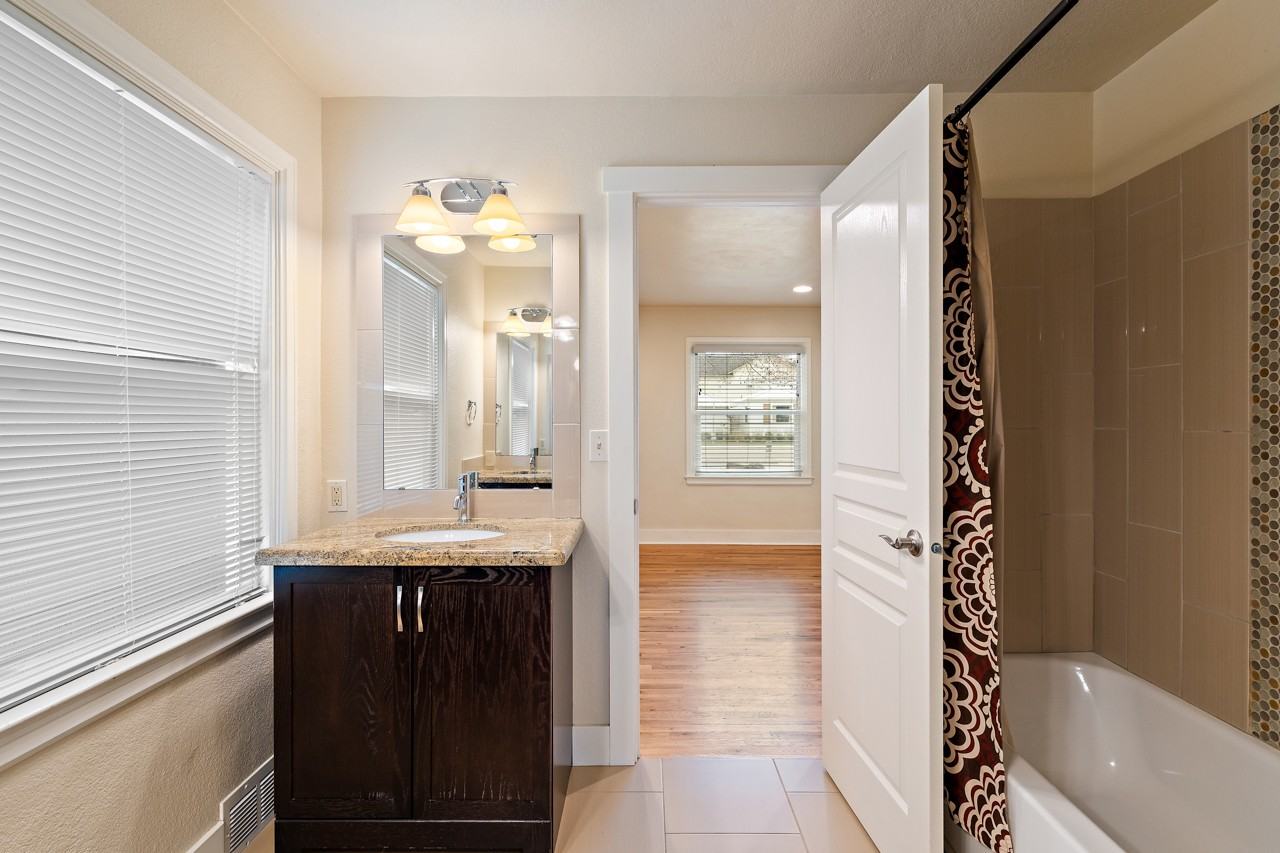 1218 S Roosevelt St #1 - Photo 7 of 20