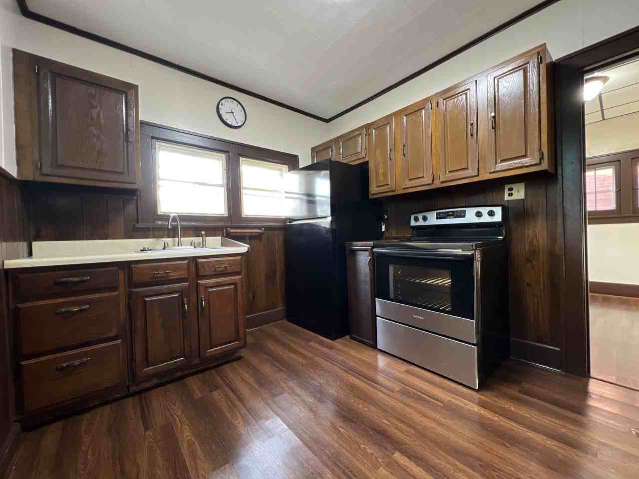 320 E 26th St #1 - Photo 5 of 12