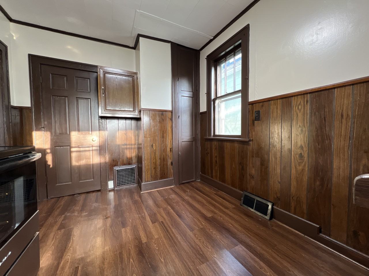 320 E 26th St #1 - Photo 6 of 12