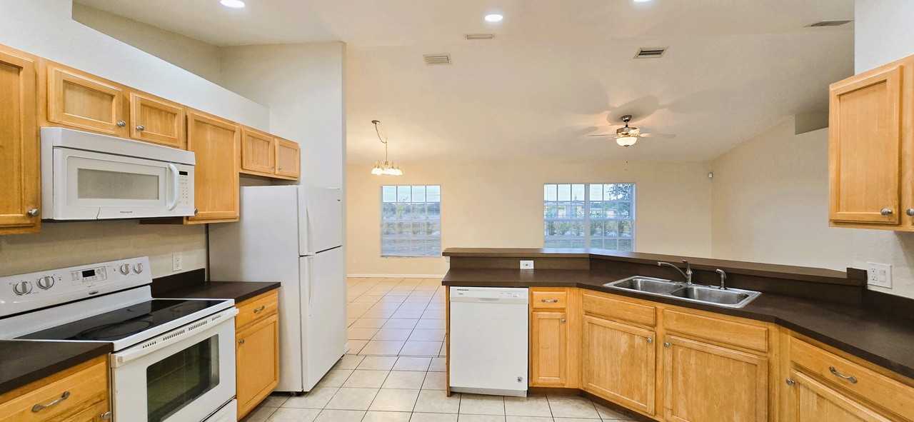 500 Central Ridge Ln #1 - Photo 6 of 11