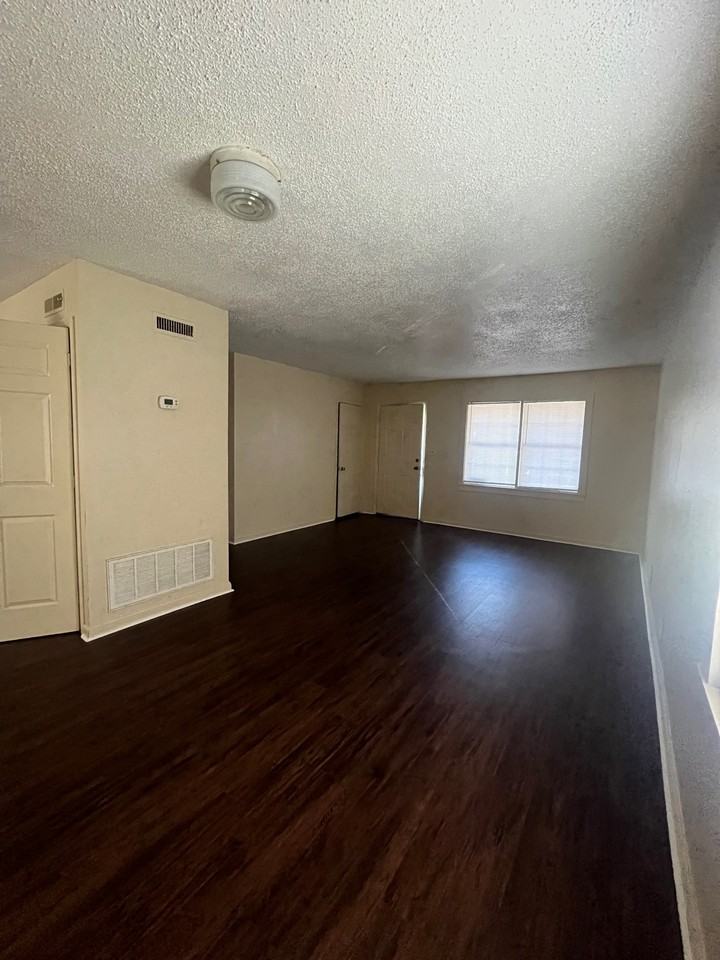 2513 Crescent Drive #1 - Photo 2 of 4