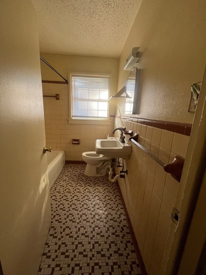 2513 Crescent Drive #1 - Photo 3 of 4