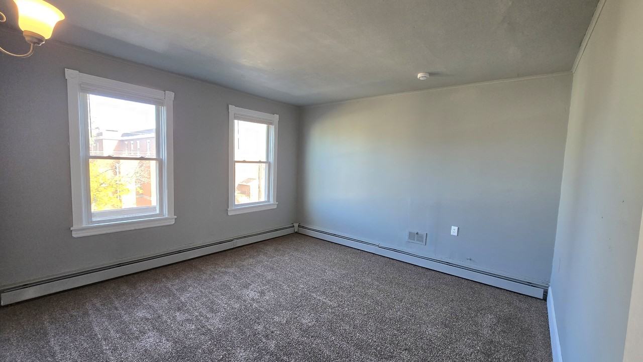 52 East Hancock Street #B - Photo 2 of 6