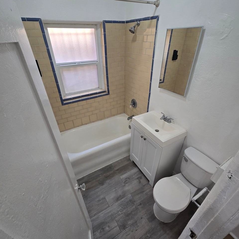 1848 North Gramercy Place #106 - Photo 4 of 7