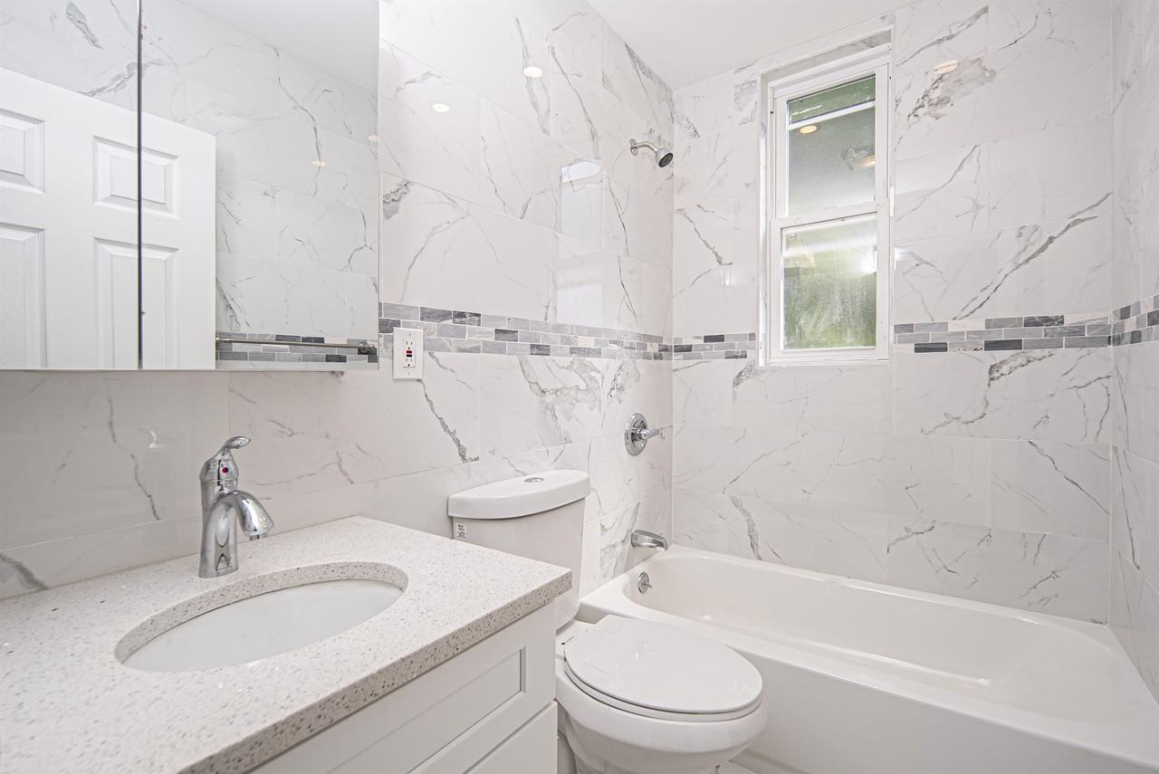 2302 12th St #2 - Photo 5 of 27