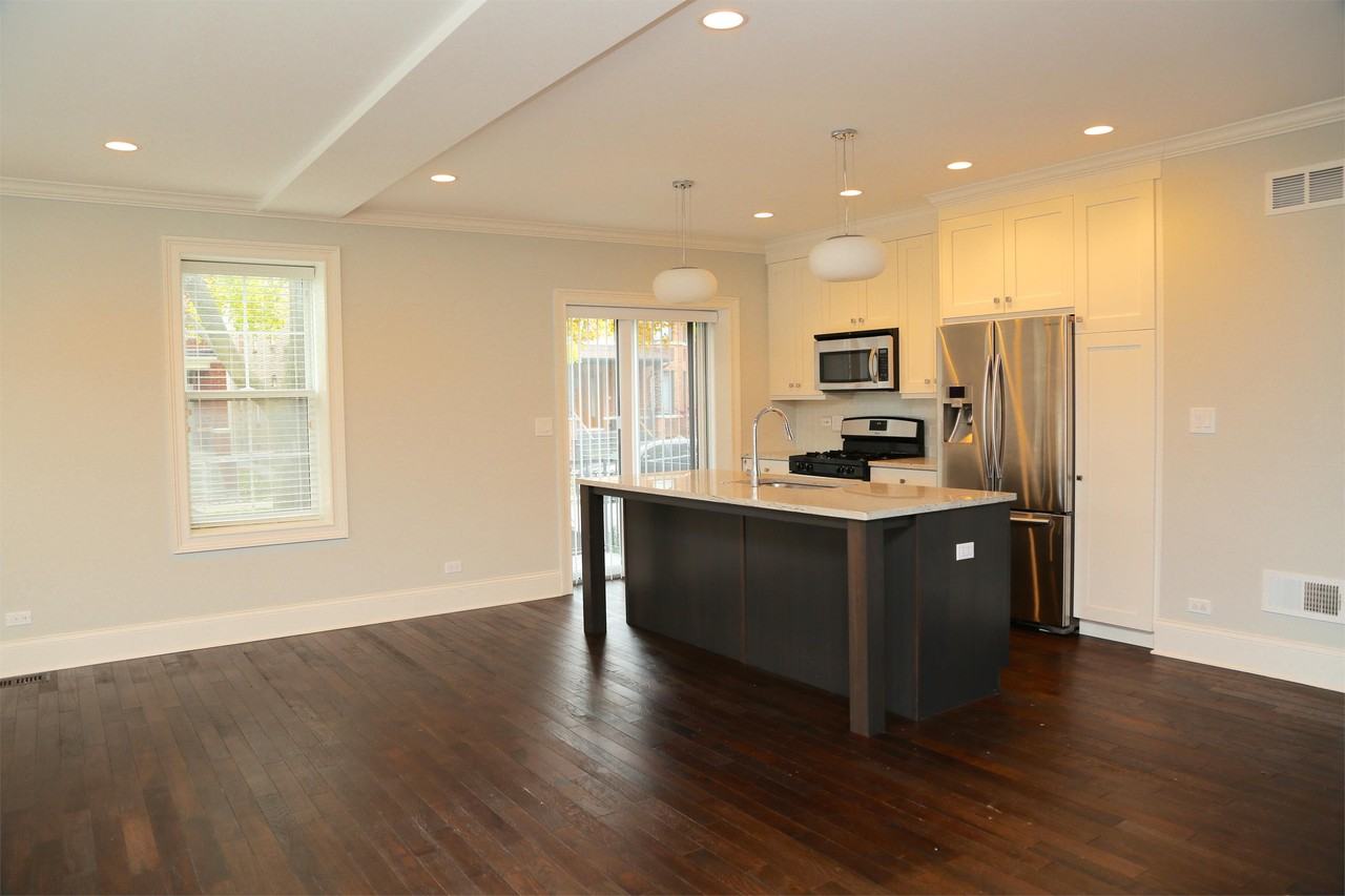 2305 2305 W. Waveland - 1 E #1E - Photo 3 of 10