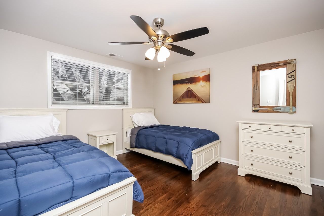 1372 Dewey St #1372 - Photo 3 of 44