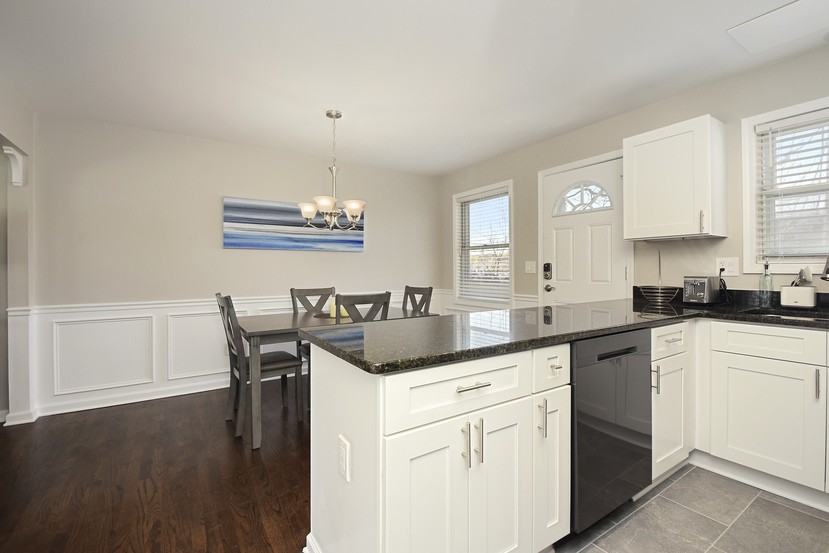 1372 Dewey St #1372 - Photo 6 of 44