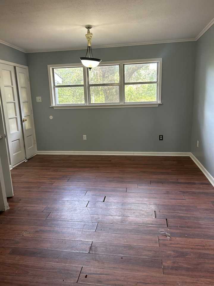 1203 Caroline Dr - Photo 3 of 14