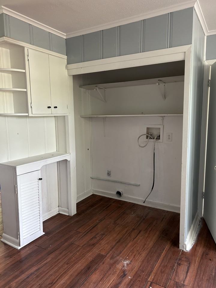 1203 Caroline Dr - Photo 6 of 14