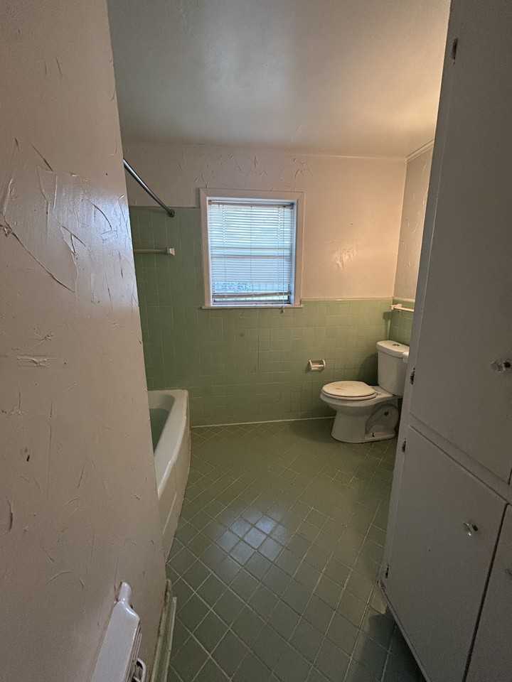 1203 Caroline Dr - Photo 7 of 14