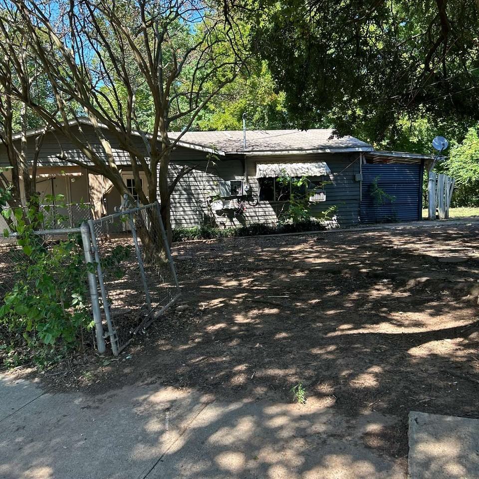 2802 Hood Drive - Photo 2 of 16