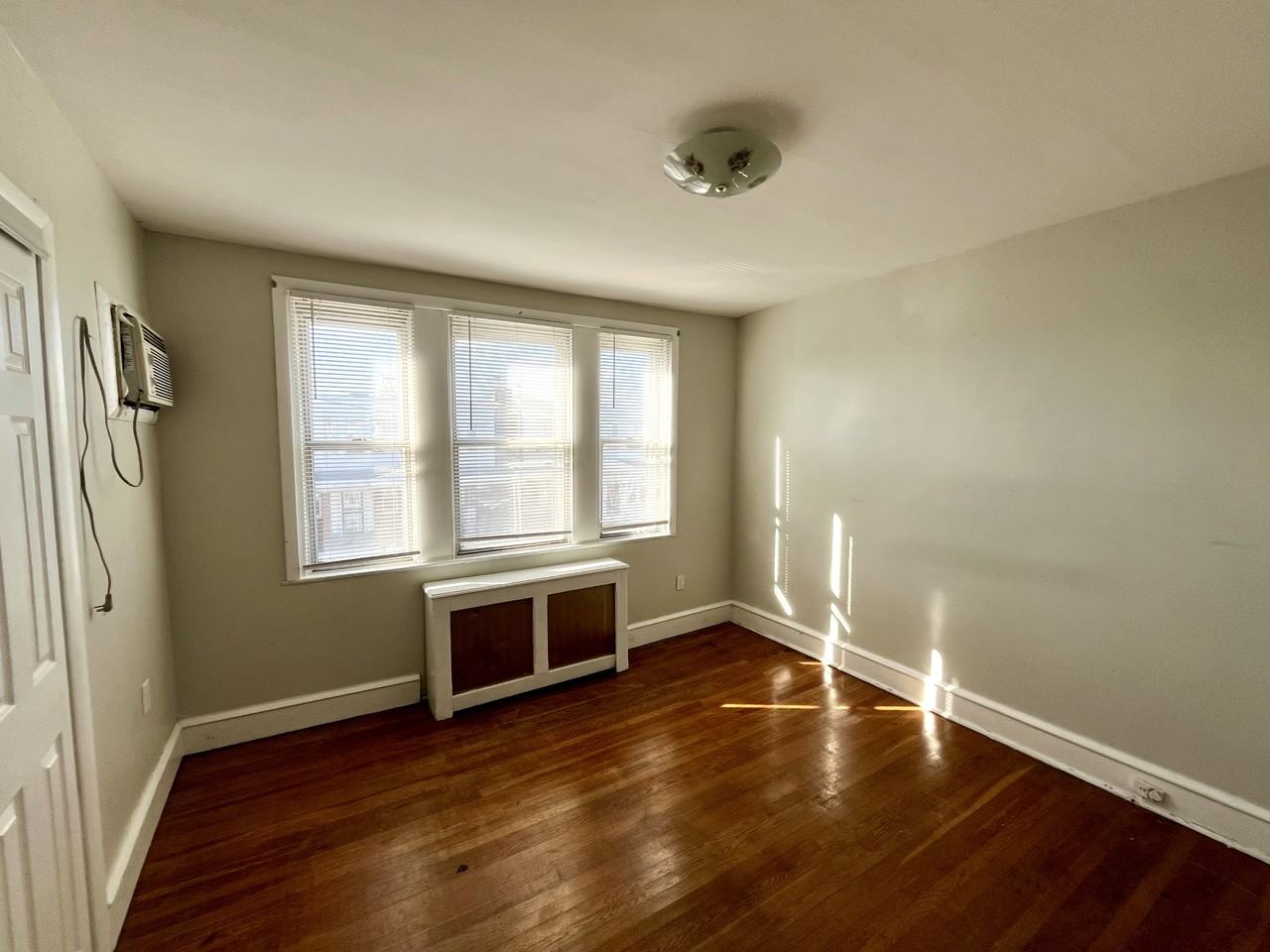 4129 Gilham St #1 - Photo 4 of 6