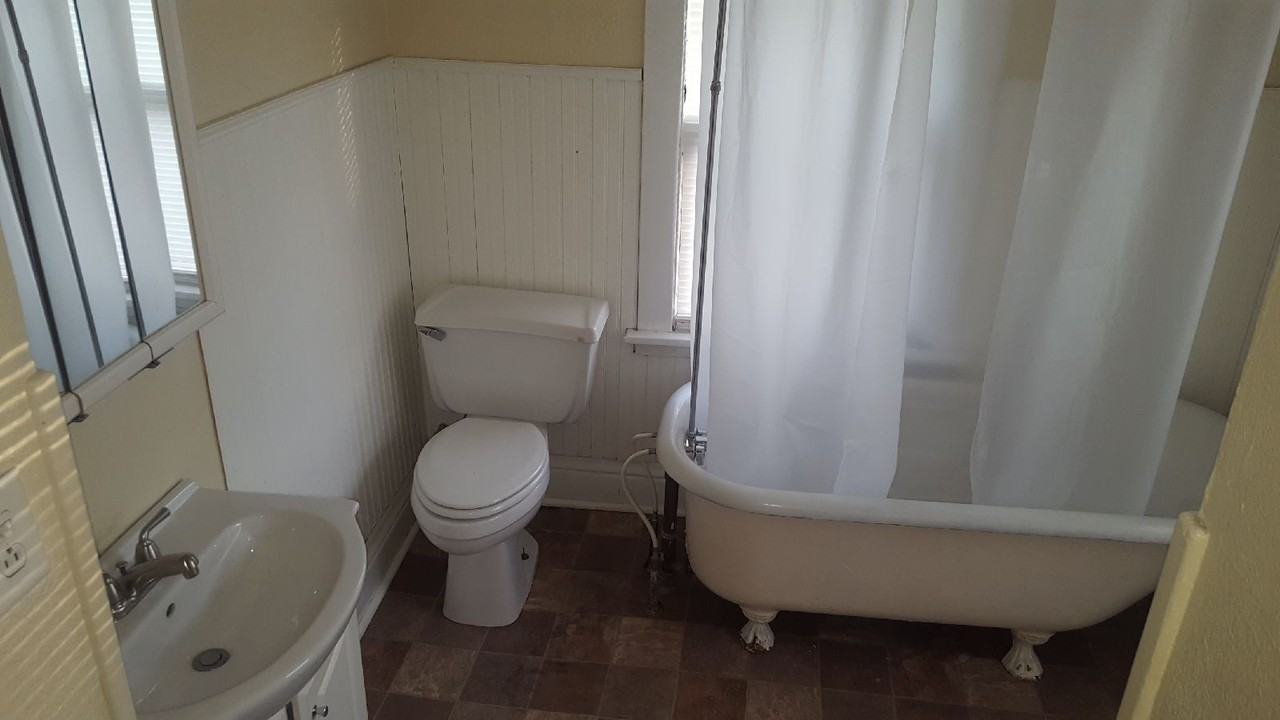 1122 Wellington Street - Photo 5 of 14