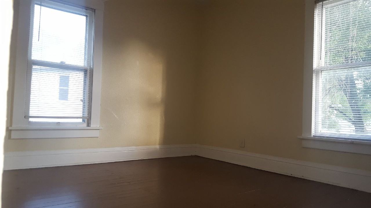 1122 Wellington Street - Photo 7 of 14