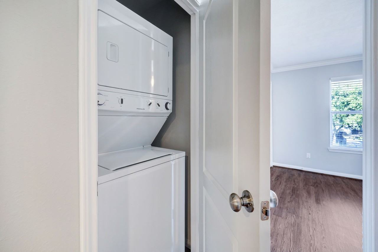 835 Heights - Photo 7 of 18